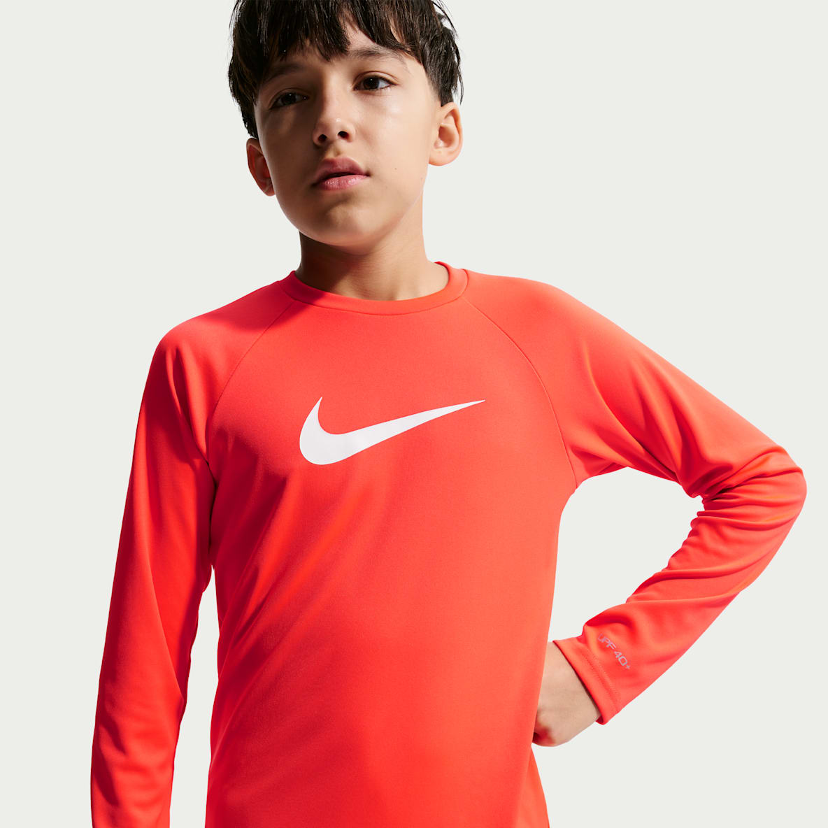 Nike Swim Hydroguard Essential Playera de manga larga Dri-FIT UV para niños talla grande