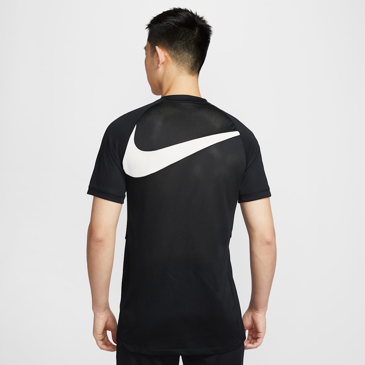 Nike Academy เสื้อฟุตบอลผู้ชาย Dri-FIT