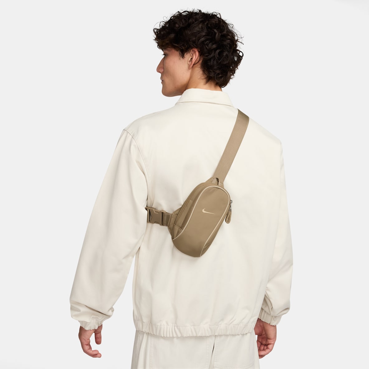 Nike Sportswear Essentials Nike Sportswear Essentials Crossbody Bag (1L)