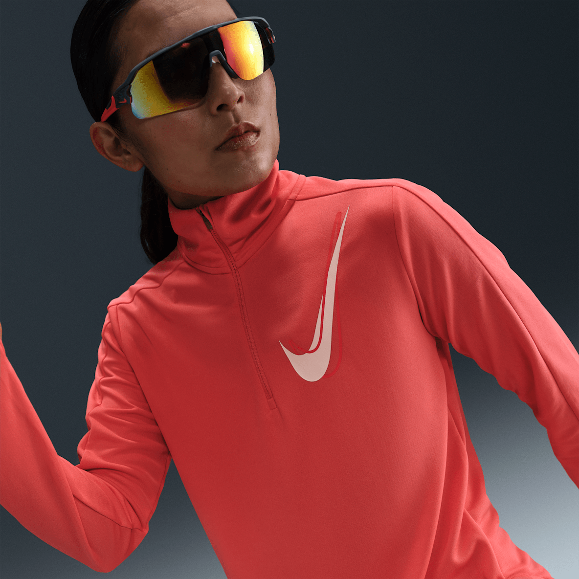 Nike Swoosh Nike Swoosh 女款 Dri-FIT 半長式拉鍊跑步中層上衣