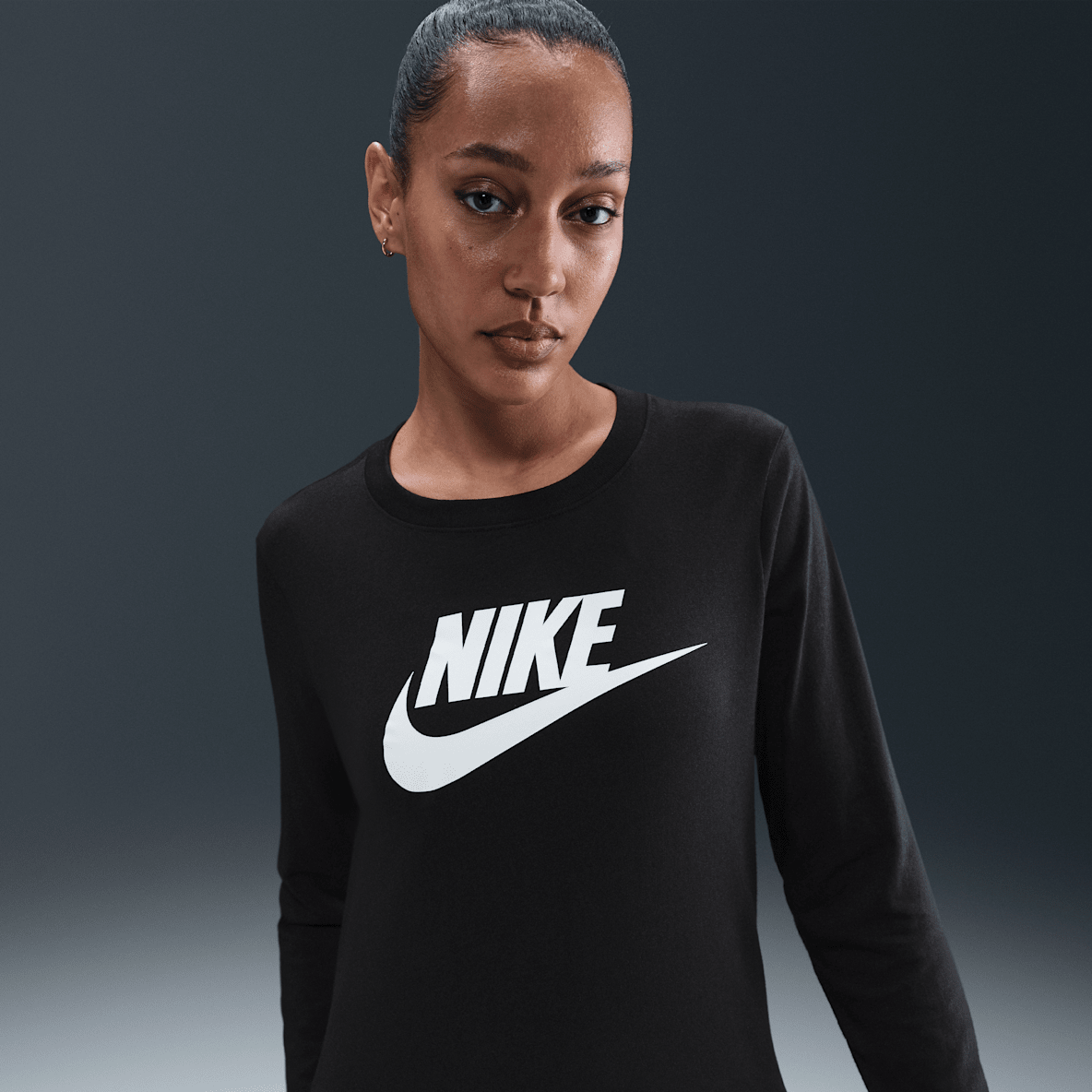 Nike Sportswear Club Essentials Nike Sportswear Club Essentials Women's Long-Sleeve Logo T-Shirt