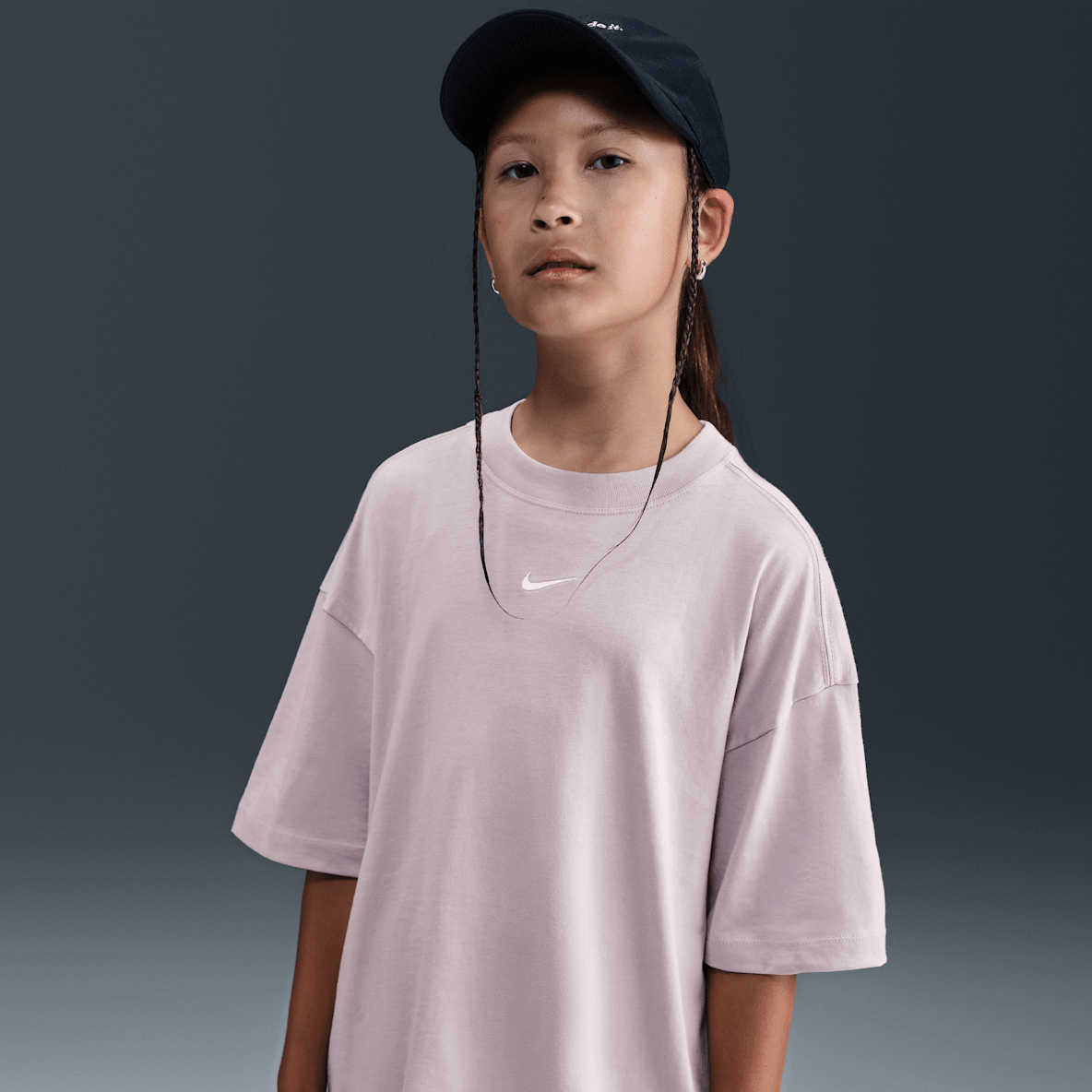 Nike Sportswear Nike Sportswear เสื้อยืดขนาดโอเวอร์ไซส์เด็กโต (หญิง)