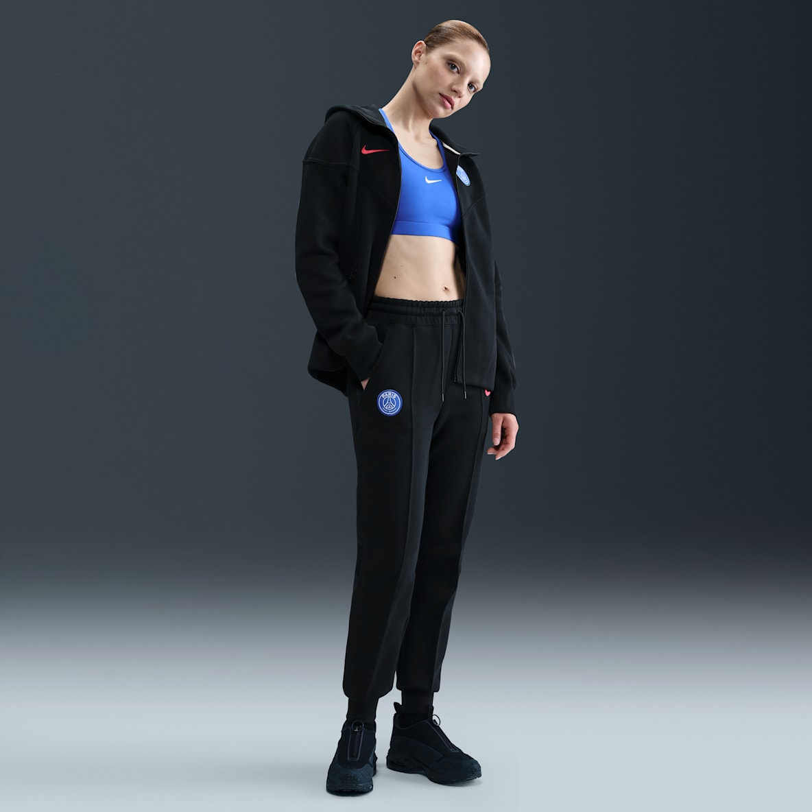 París Saint-Germain Tech París Saint-Germain Tech Jogger de fútbol de talle medio y tejido Fleece Nike Total 90 - Mujer