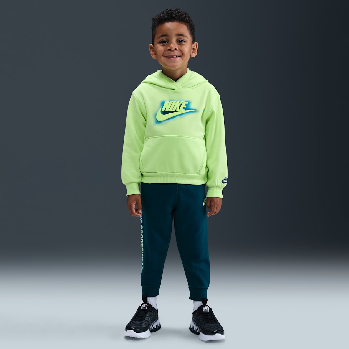 Nike Glow With Me Nike Glow With Me Conjunto de 2 piezas de sudadera con gorro de tejido Fleece ligero infantil