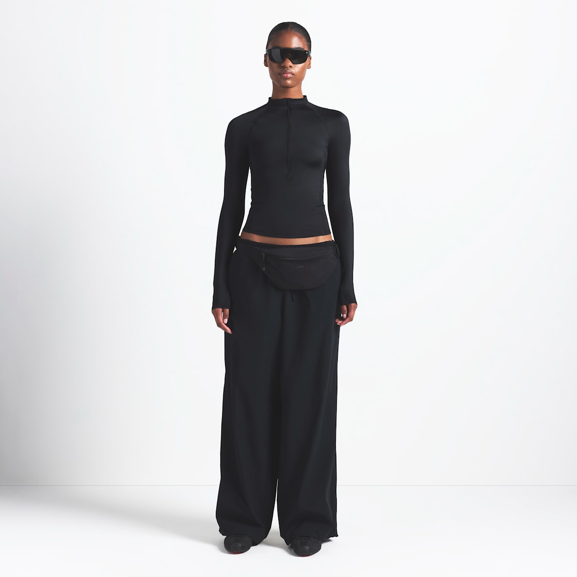 NikeSKIMS Woven Nylon Pants deportivos oversized para mujer