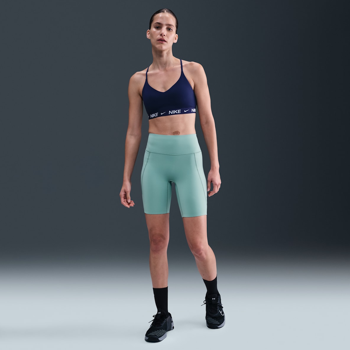 Nike Universa Nike Universa Shorts de ciclismo de tiro alto de 20 cm sin costura frontal para mujer