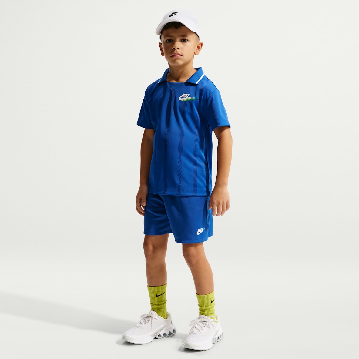 Nike Sportswear Conjunto de 2 piezas con shorts de malla Victory Lap para niños talla pequeña