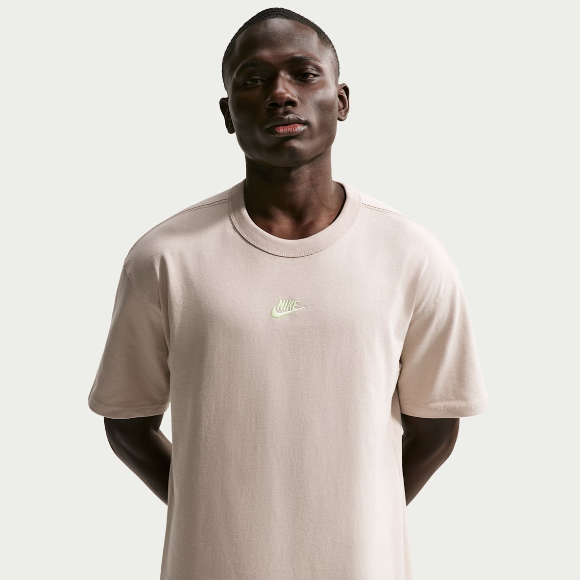 Nike Sportswear Premium Essentials Erkek Tişörtü