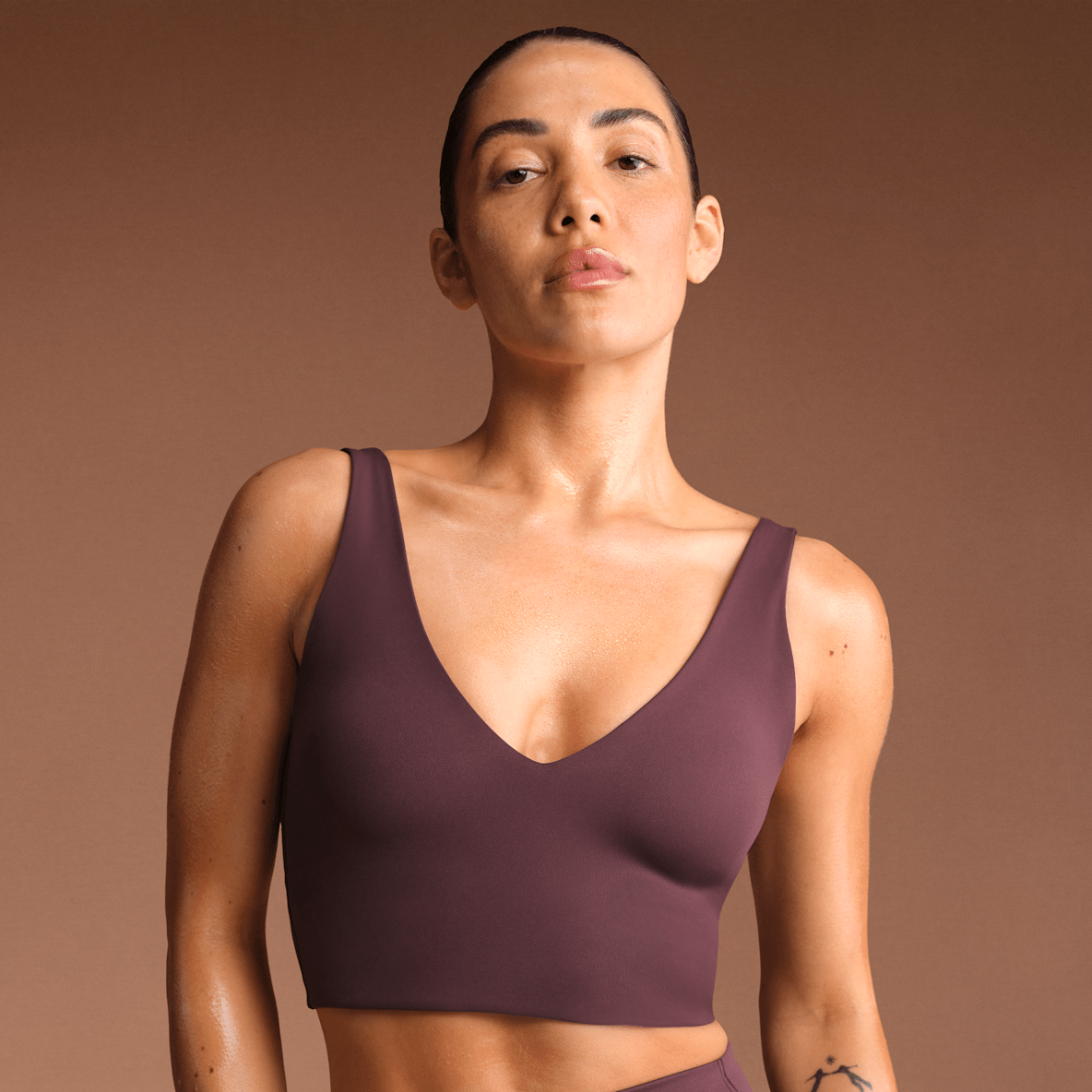 NikeSKIMS Matte NikeSKIMS Matte Women's V-Neck Long-Line Bra