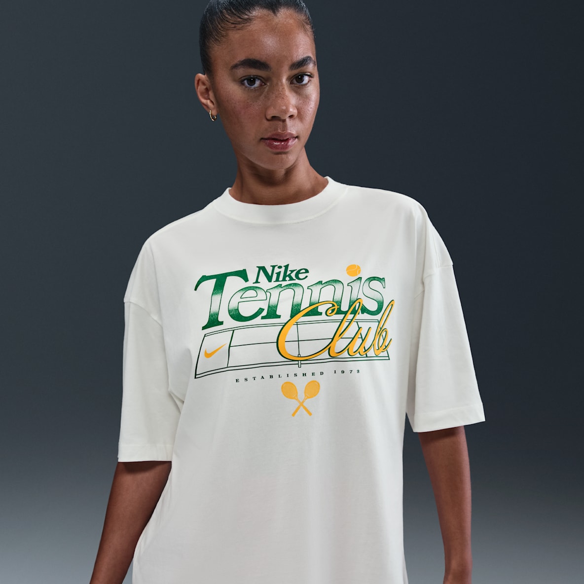 Nike Sportswear Nike Sportswear Women's Oversized Graphic T-Shirt