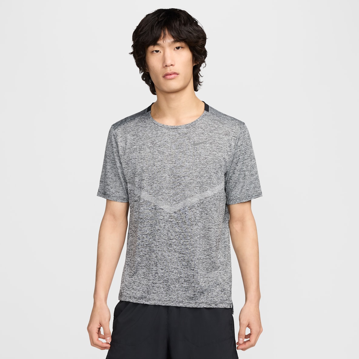 나이키 드라이 핏 라이즈 365 나이키 드라이 핏 라이즈 365 남성 반팔 러닝 탑