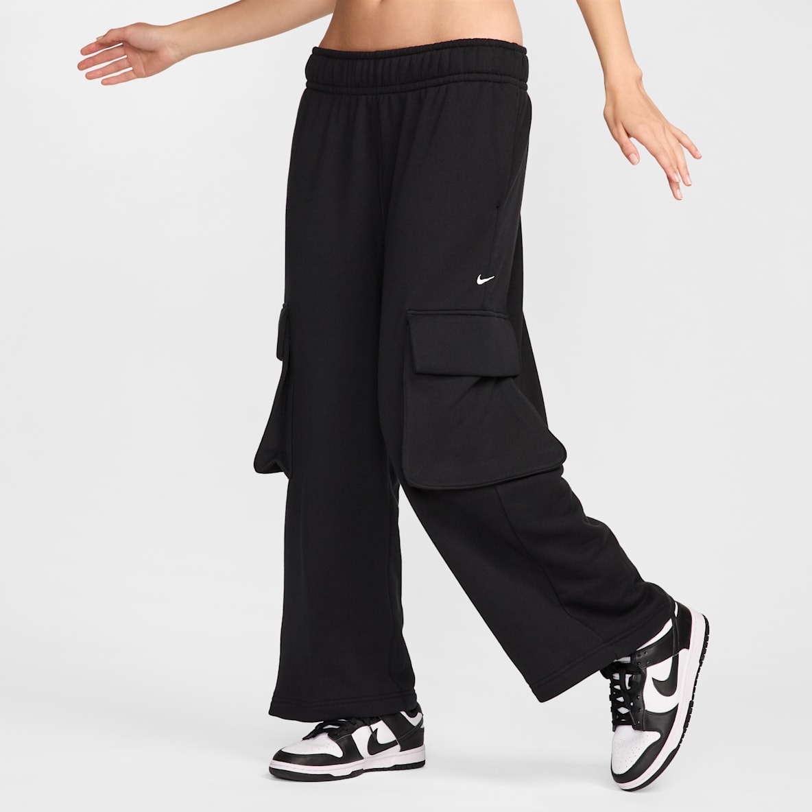 Nike Sportswear Nike Sportswear Women's Low-Rise Oversized Open-Hem French Terry Trousers