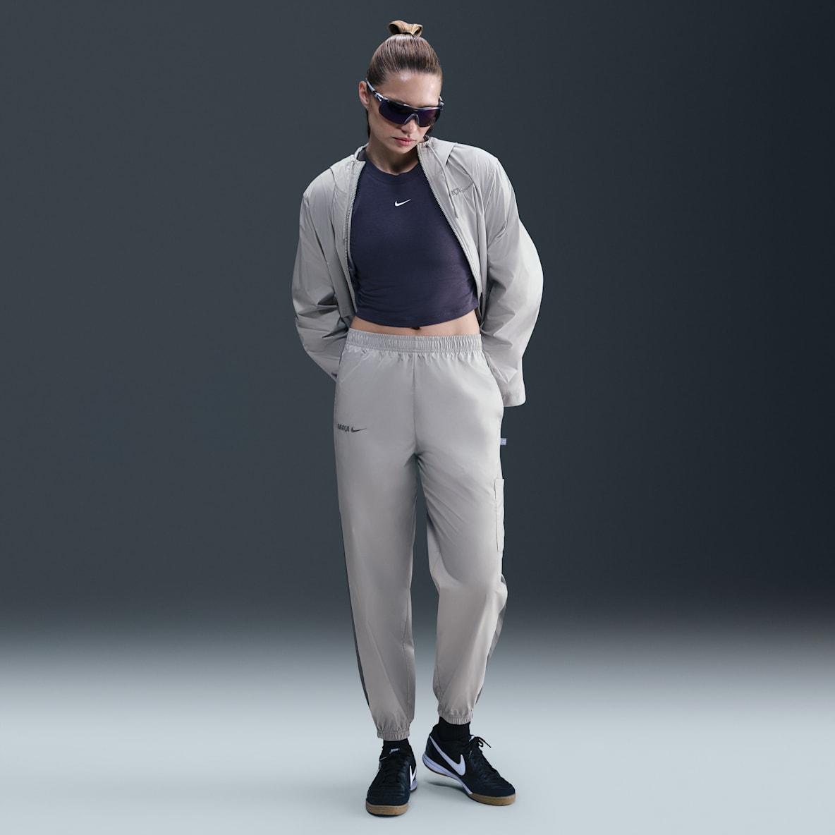 FC Barcelona Essential Repel FC Barcelona Essential Repel Women's Nike Football Mid-Rise Woven Joggers