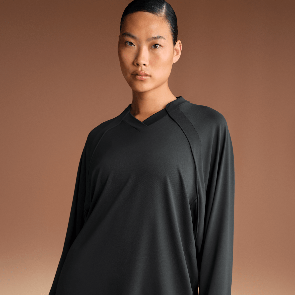 NikeSKIMS Airy NikeSKIMS Airy Playera oversized de manga larga con cuello en V para mujer