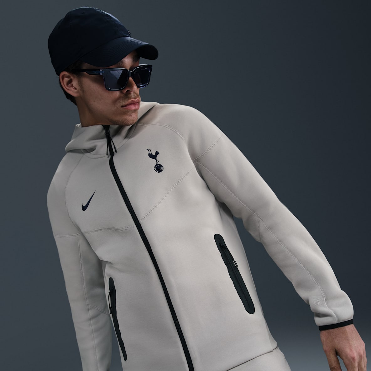 Tottenham Hotspur Tech Windrunner Men's Nike Football Fleece Full-Zip Hoodie