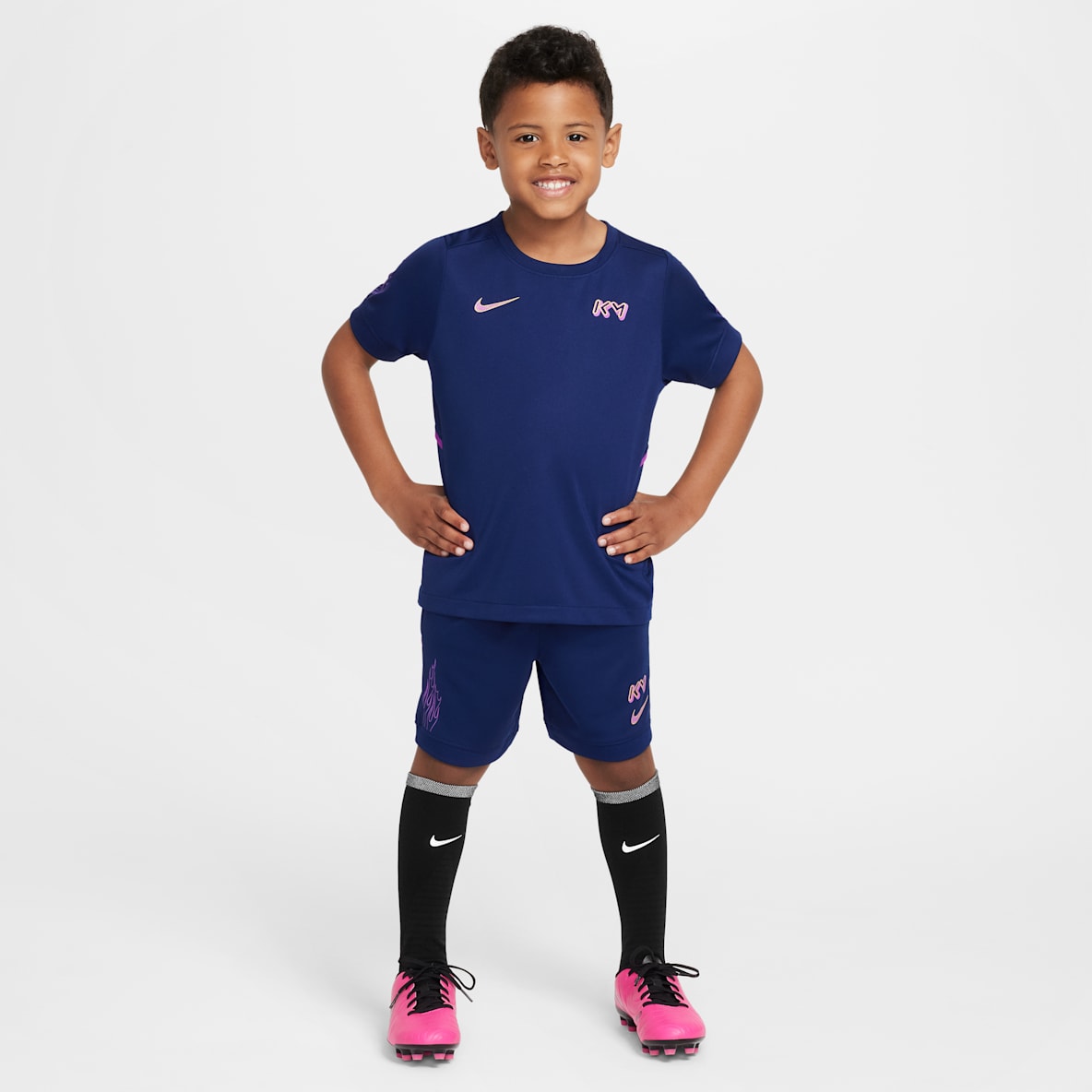 Nike Dri-FIT Kylian Mbappé Nike Dri-FIT Kylian Mbappé Conjunto de playera de manga corta y shorts ACD25 para niños talla pequeña