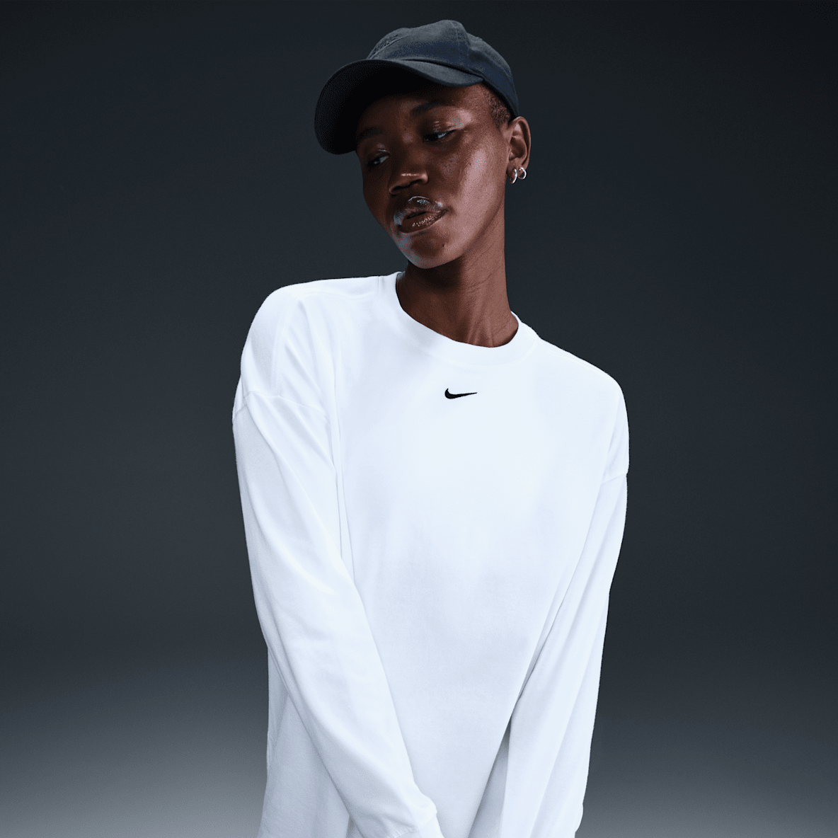 Nike Sportswear Essential Nike Sportswear Essential Women's Oversized Long-Sleeve T-Shirt