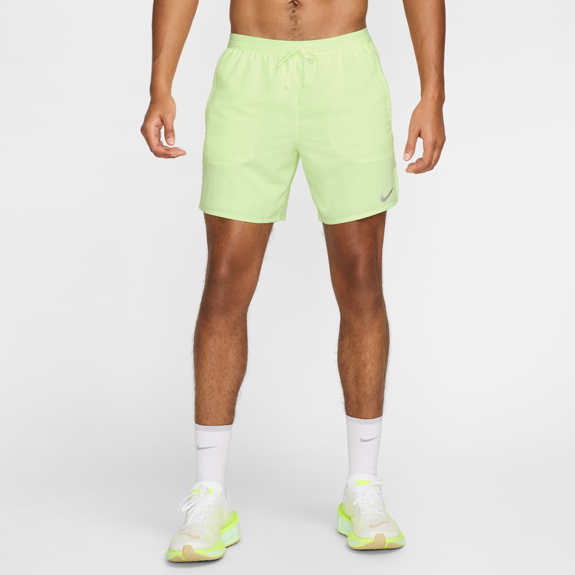 Nike Stride Nike Stride Shorts de correr Dri-FIT de 18 cm 2 en 1 para hombre