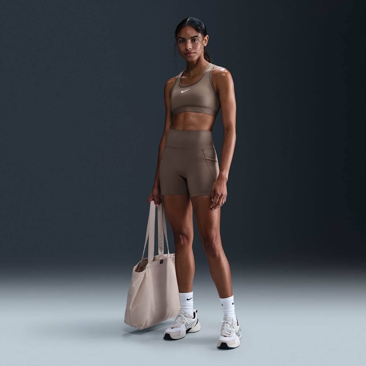 Nike Universa Nike Universa Shorts de ciclismo de tiro alto de 13 cm sin costura frontal para mujer