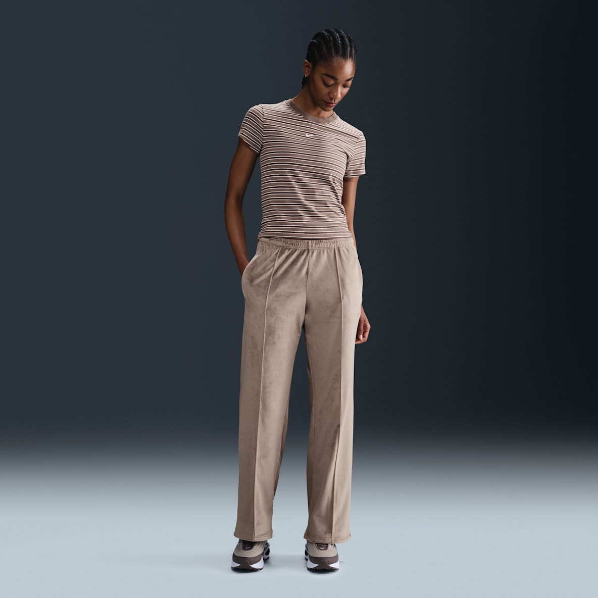 Nike Sportswear Chill Knit Nike Sportswear Chill Knit Pantalones de velour de tiro medio para mujer