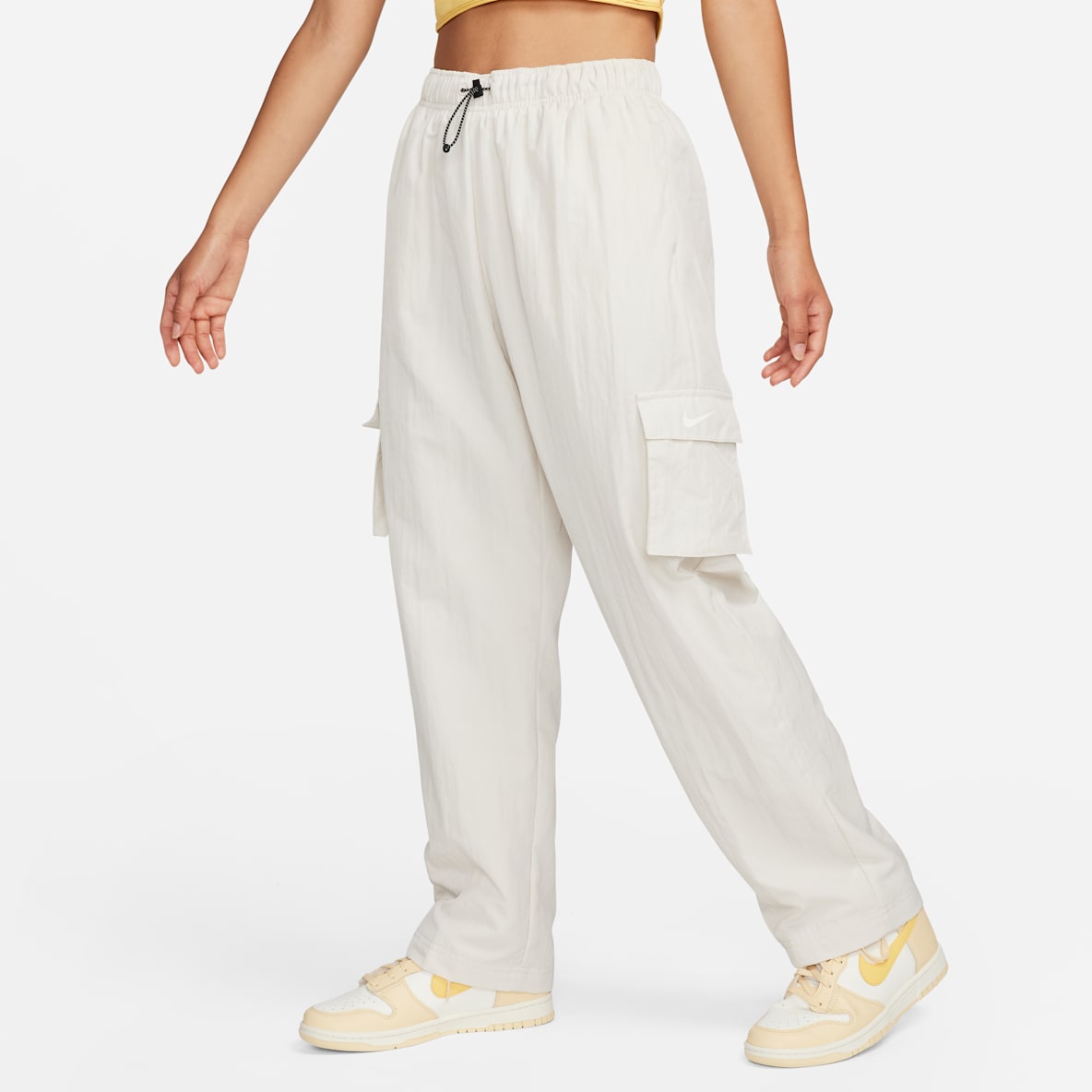 Nike Sportswear Essential Nike Sportswear Essential Women's High-Rise Woven Cargo Trousers