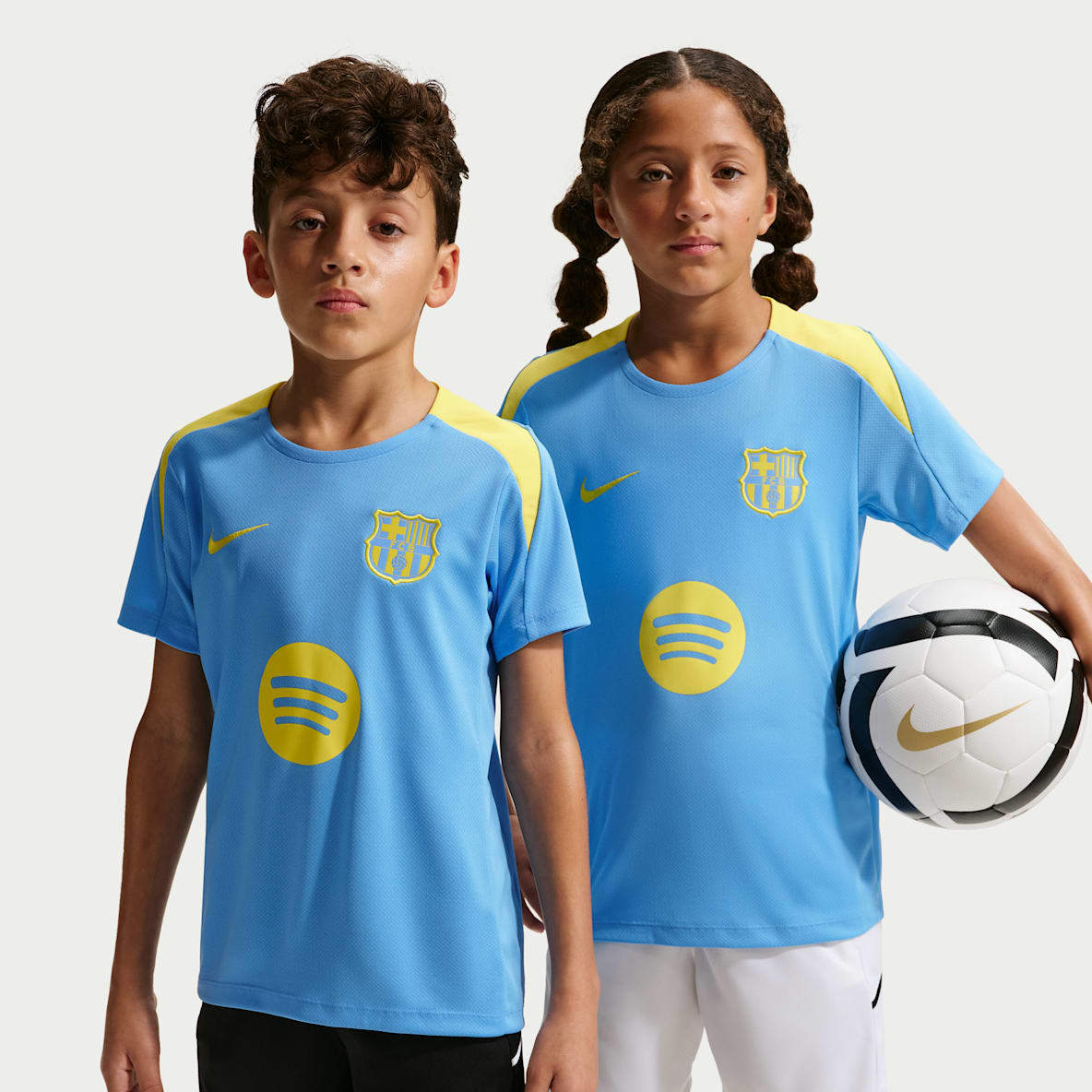 FC Barcelona Strike 4e tenue FC Barcelona Strike 4e tenue Haut de foot à manches courtes Nike Dri-FIT pour ado