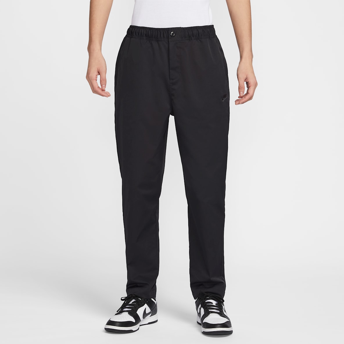 Nike Club Men's Woven Tapered Trousers