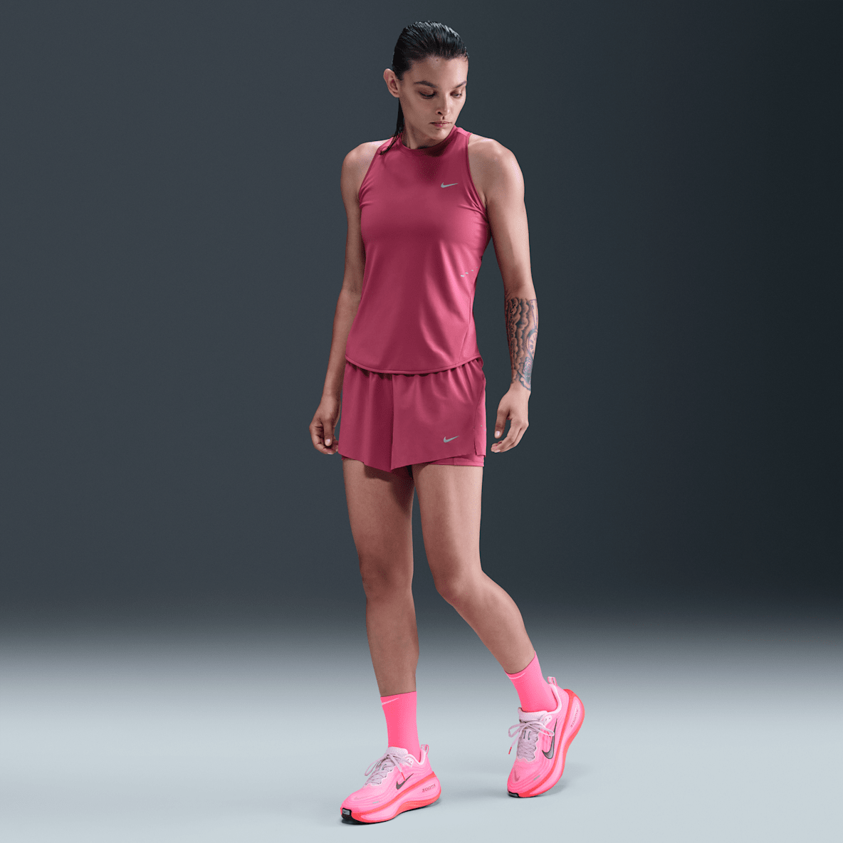 Nike Swift Nike Swift Dri-FIT 2-i-1 løpeshorts med mellomhøyt liv til dame