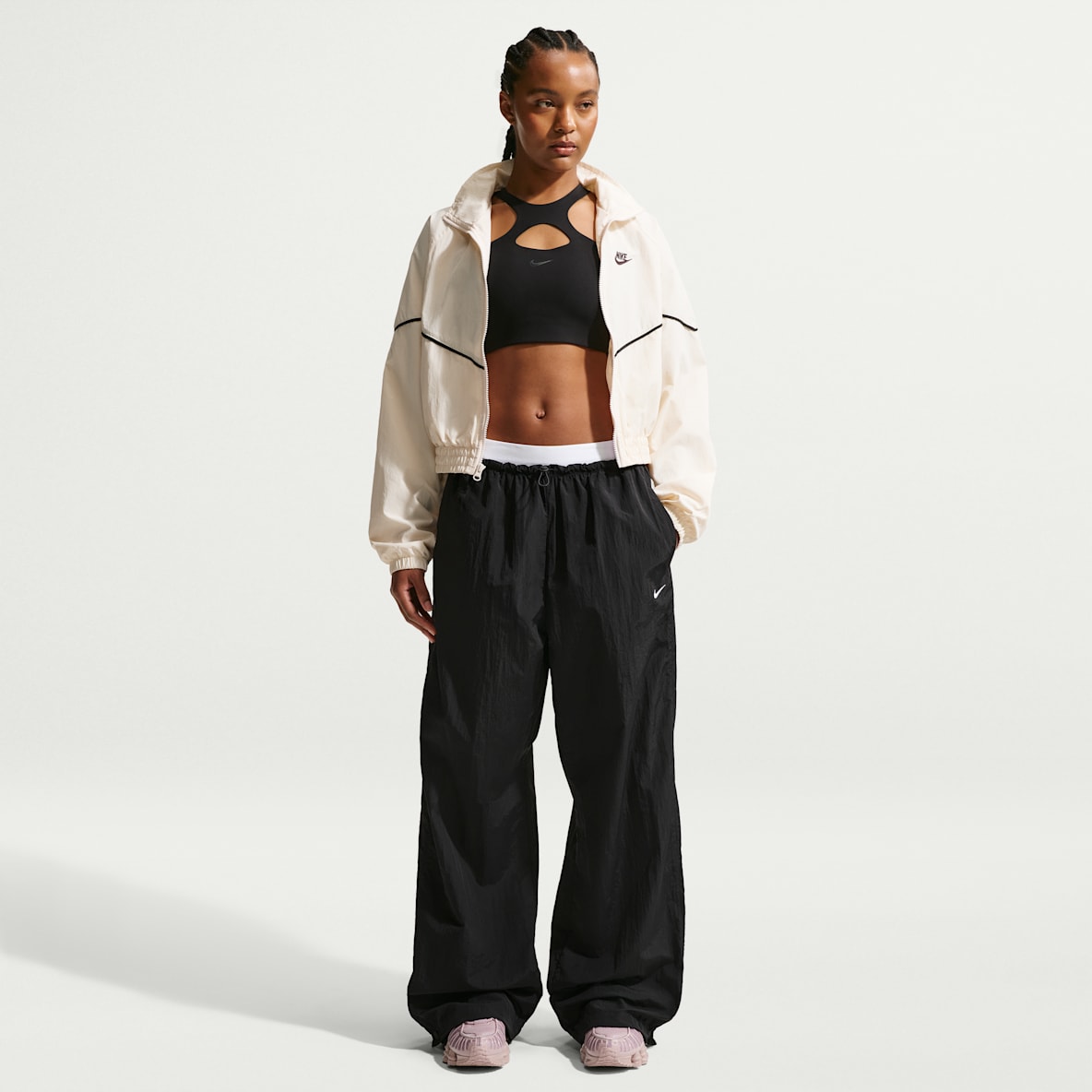 Nike Sportswear Pantalon parachute à taille haute pour femme