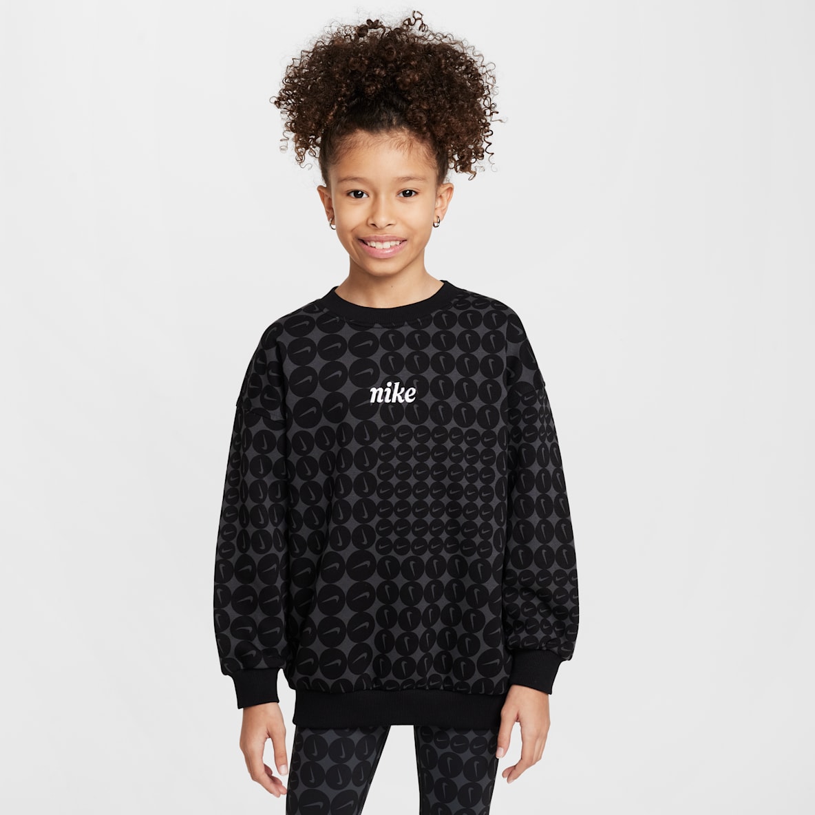 Nike Sportswear Club Fleece Nike Sportswear Club Fleece Oversized sweatshirt med rund hals til større børn (piger)