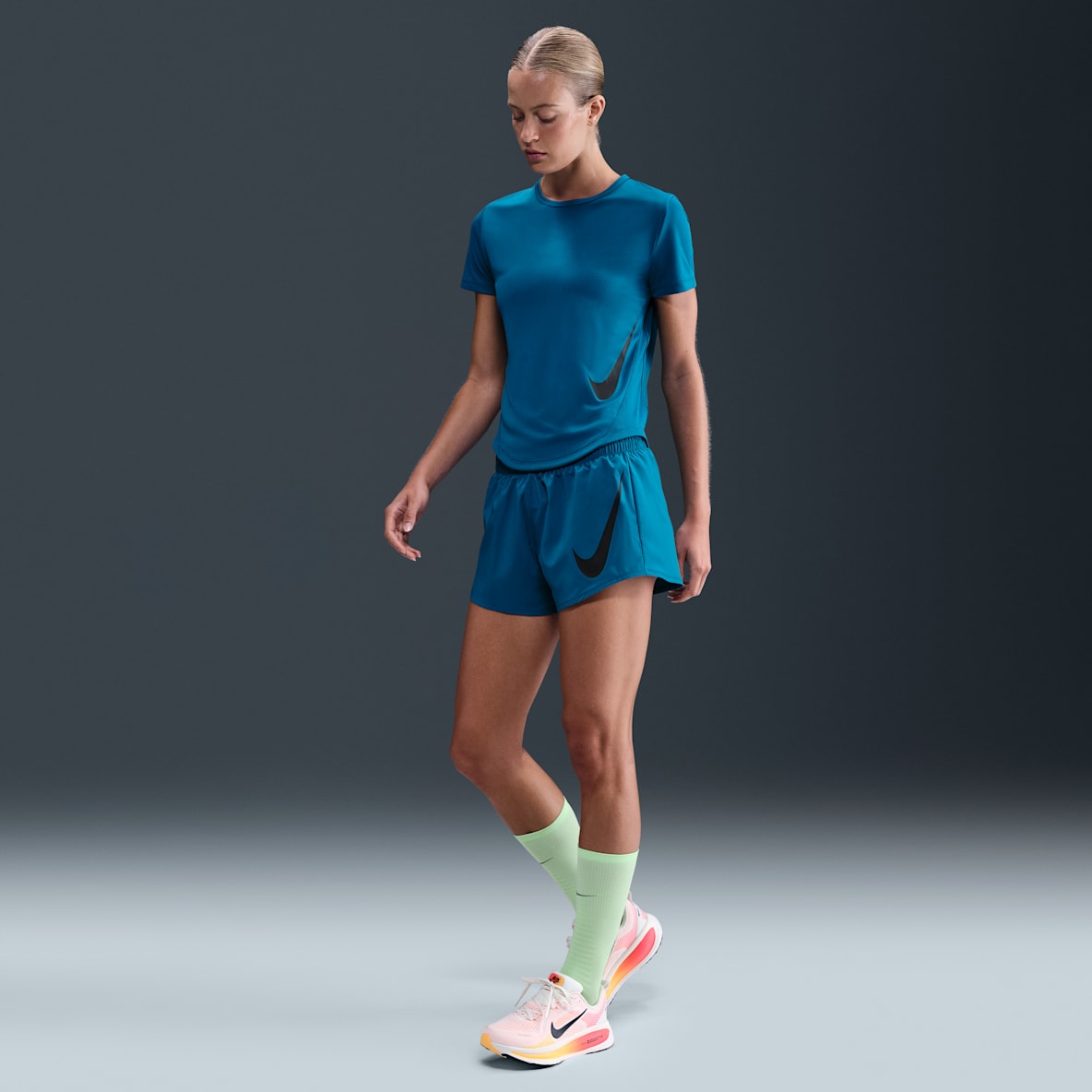 Nike One Swoosh Nike One Swoosh Shorts de correr Dri-FIT de tiro medio holgados de 8 cm con forro de ropa interior para mujer