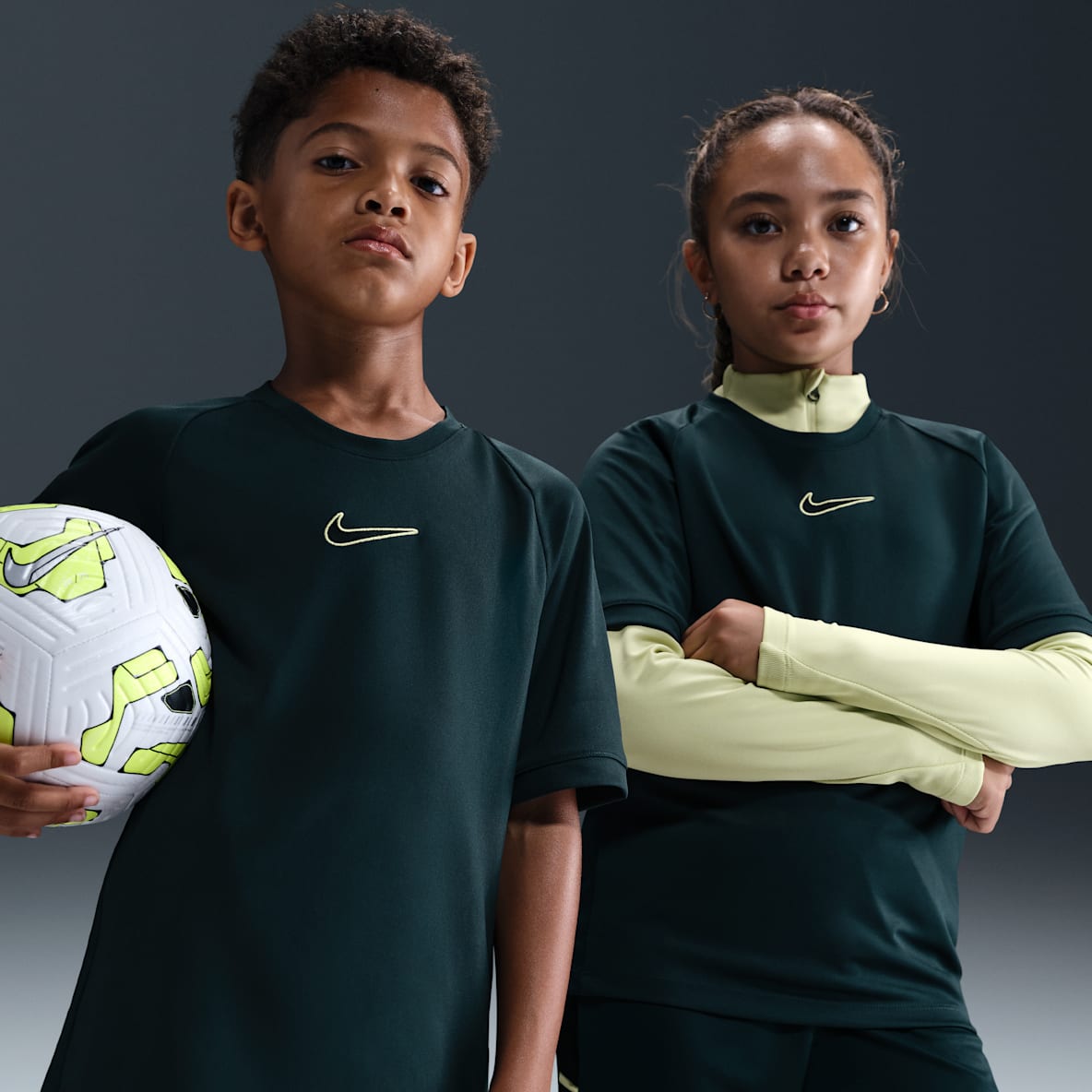 Nike Academy Nike Academy Dri-FIT rövid ujjú futballfelső nagyobb gyerekeknek