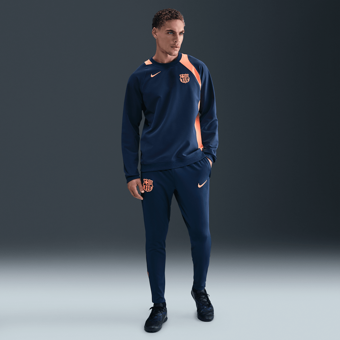 Terceiro equipamento Strike FC Barcelona Terceiro equipamento Strike FC Barcelona Calças de futebol de malha Nike Dri-FIT Total 90 para homem