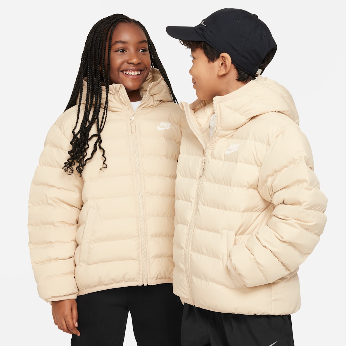 Nike Sportswear Lightweight Synthetic Fill Nike Sportswear Lightweight Synthetic Fill Chamarra holgada con gorro para niños talla grande