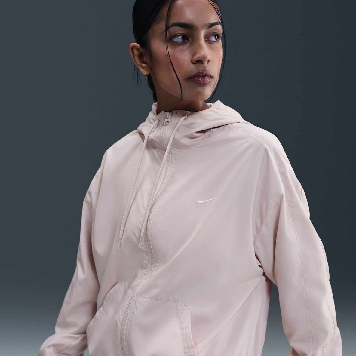 Nike Sportswear Classic Wovens Nike Sportswear Classic Wovens Chaqueta holgada con capucha y protección UV - Mujer