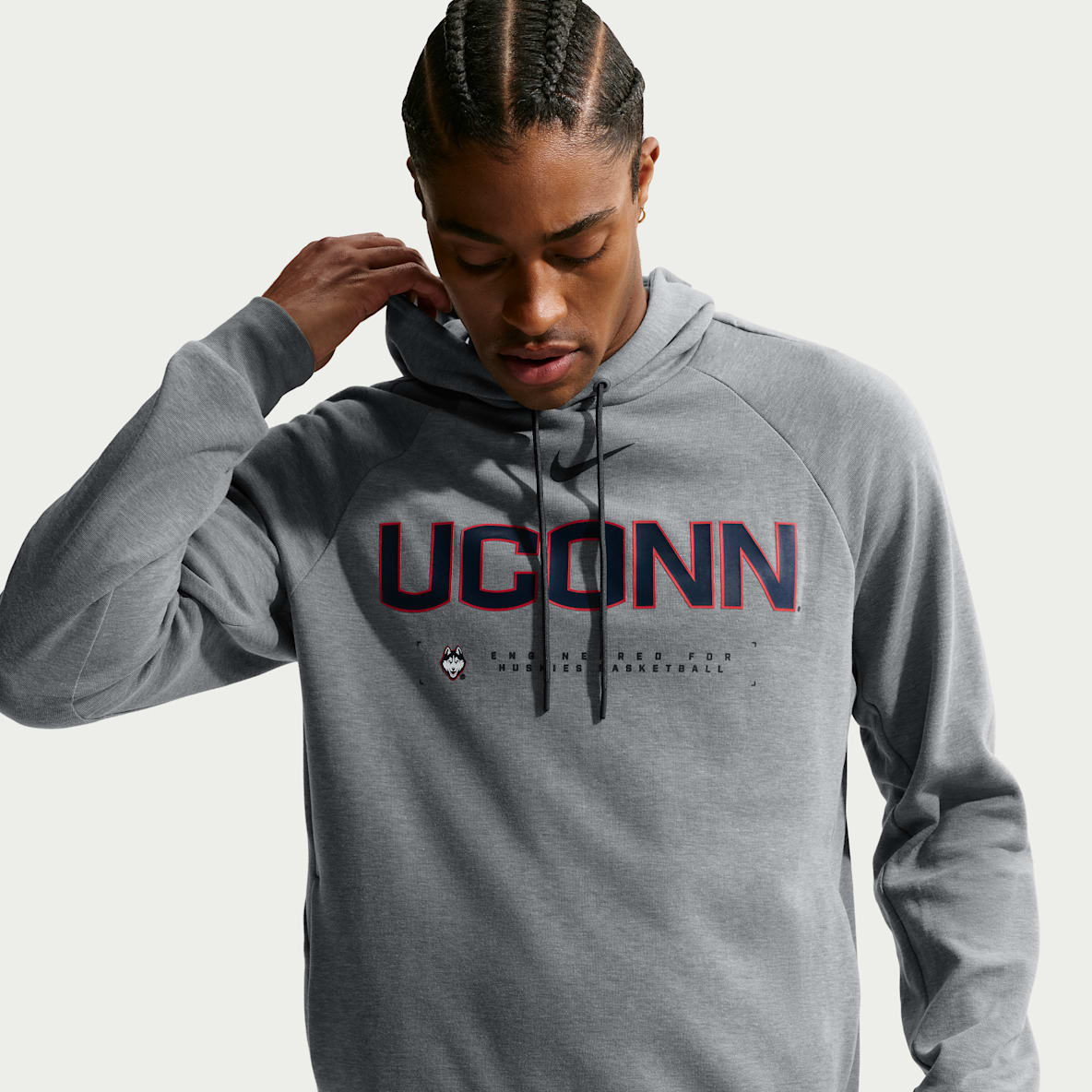 Connecticut Huskies Nike NCAA Sudadera con gorro de entrenador de básquetbol para hombre