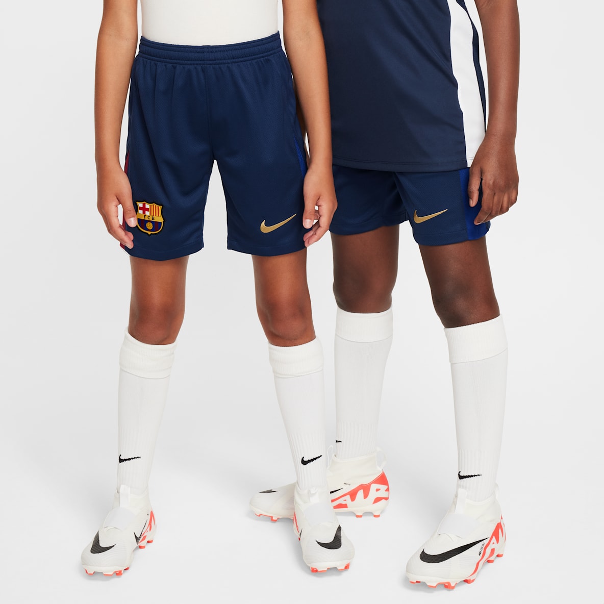 FC Barcelona 2024/25 Stadium, domácí Replika fotbalových kraťasů Nike Dri-FIT pro větší děti