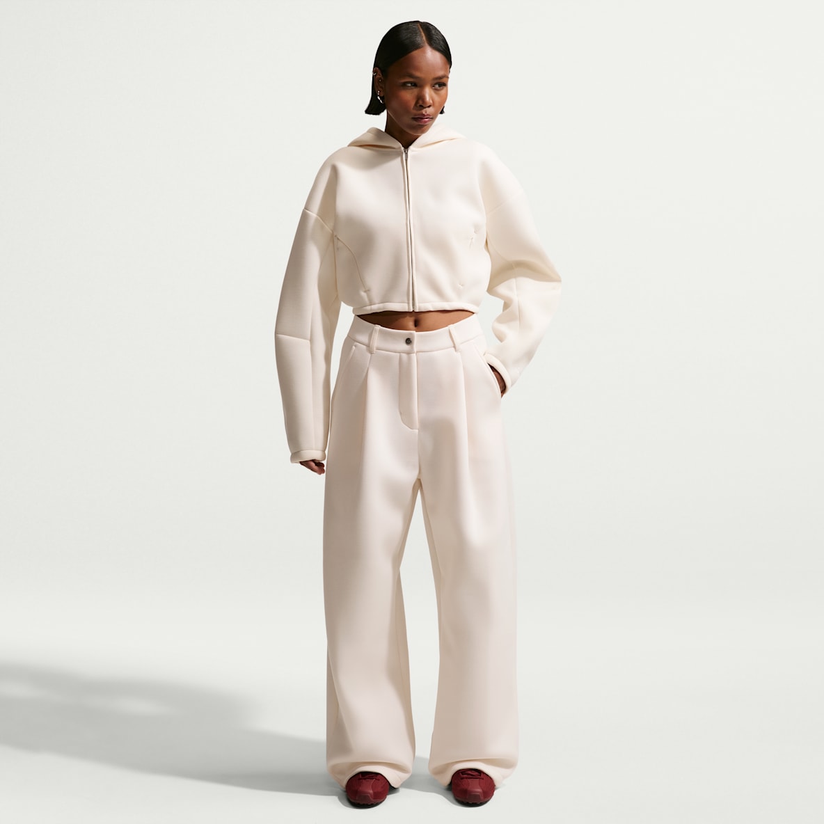 Nike Sportswear Fleecebukse med mellomhøyt liv og ledig passform til dame