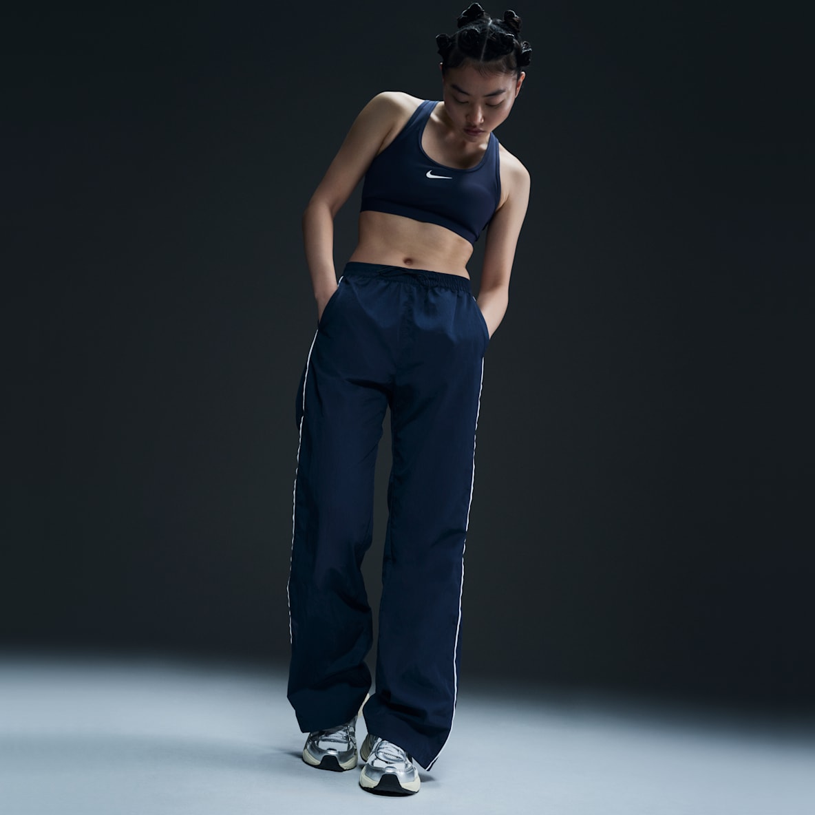 Nike Windrunner Pants con dobladillo abierto de tejido Woven de tiro alto para mujer