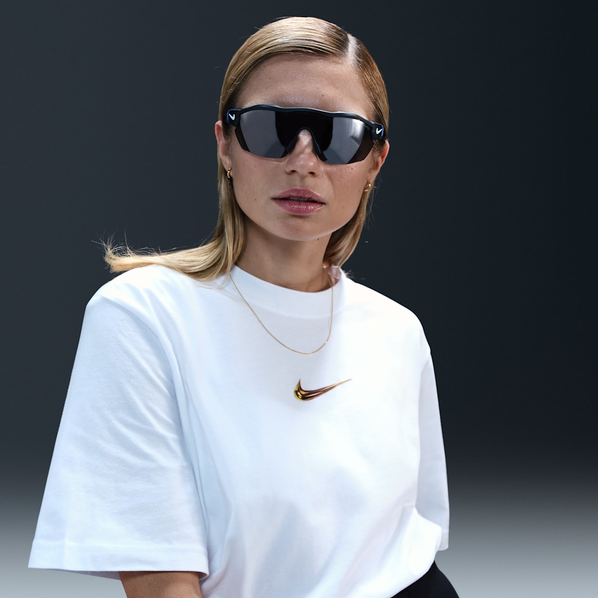 Nike Sportswear Women's Loose Short-Sleeve Graphic T-Shirt