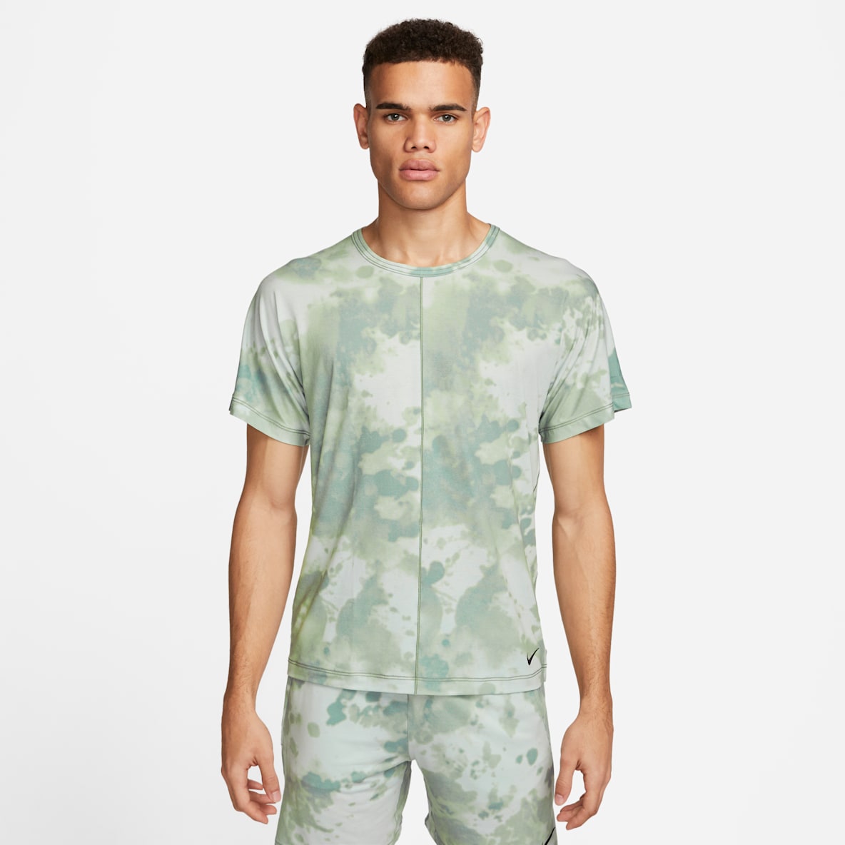 Nike Dri-FIT Nike Dri-FIT Men's Allover Print Short-Sleeve Yoga Top