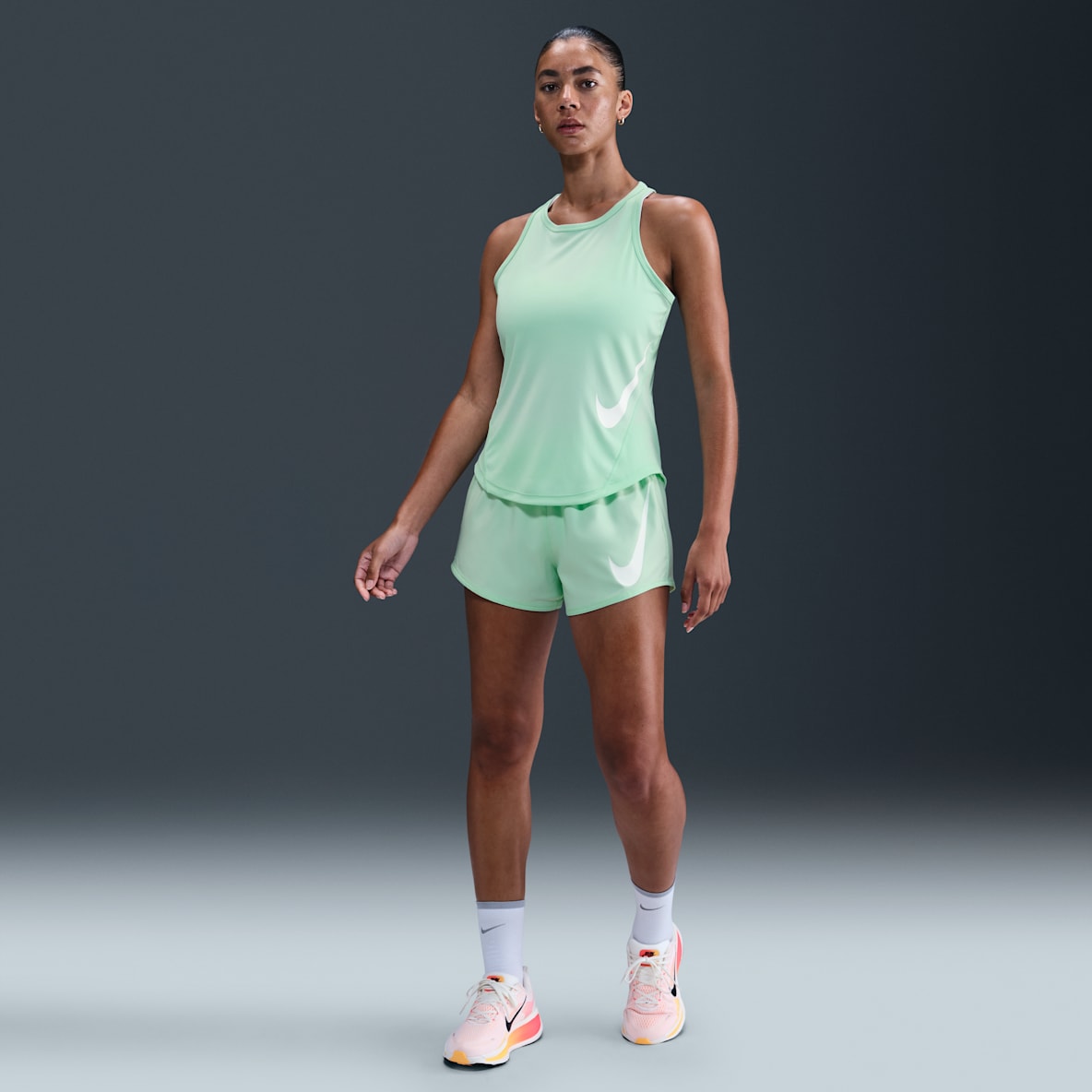 Nike One Swoosh Nike One Swoosh Shorts de correr Dri-FIT de tiro medio holgados de 8 cm con forro de ropa interior para mujer
