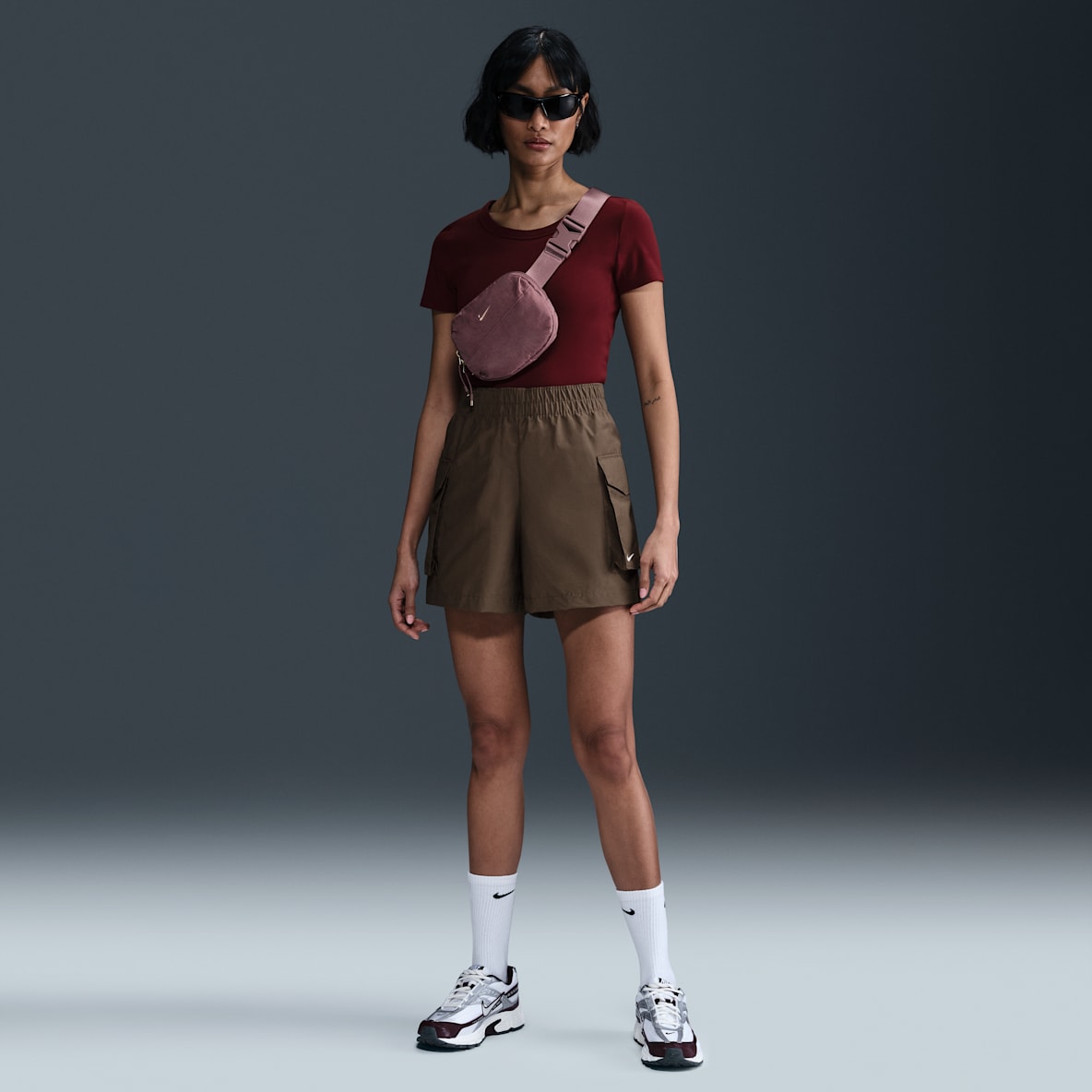 Nike Sportswear Essential Woven Nike Sportswear Essential Woven Shorts cargo de tiro alto de 13 cm para mujer