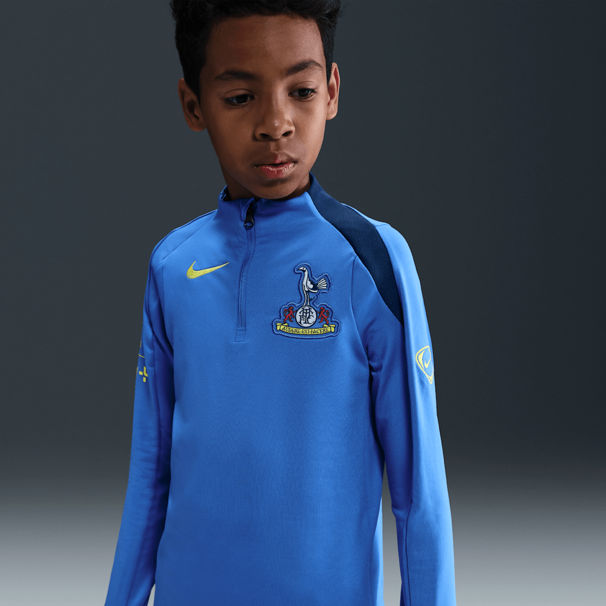 Tottenham Hotspur Strike, třetí Tottenham Hotspur Strike, třetí Pleteninové fotbalové tréninkové tričko Nike Dri-FIT Total 90 pro větší děti