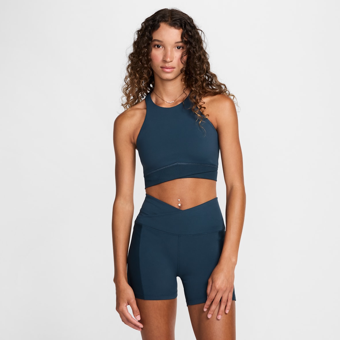 Nike One Twist Nike One Twist Αθλητικός στηθόδεσμος ελαφριάς στήριξης με ψηλή λαιμόκοψη και ελαφριά ενίσχυση