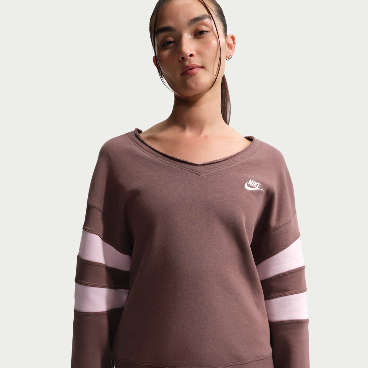 나이키 스포츠웨어 클럽 플리스 나이키 스포츠웨어 클럽 플리스 여성 오버사이즈 브이넥 스웻셔츠