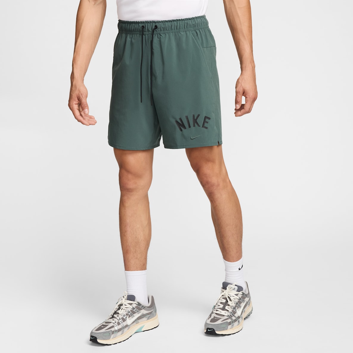 Nike Unlimited Swoosh Nike Unlimited Swoosh Shorts versátiles Dri-FIT de 18 cm sin forro para hombre