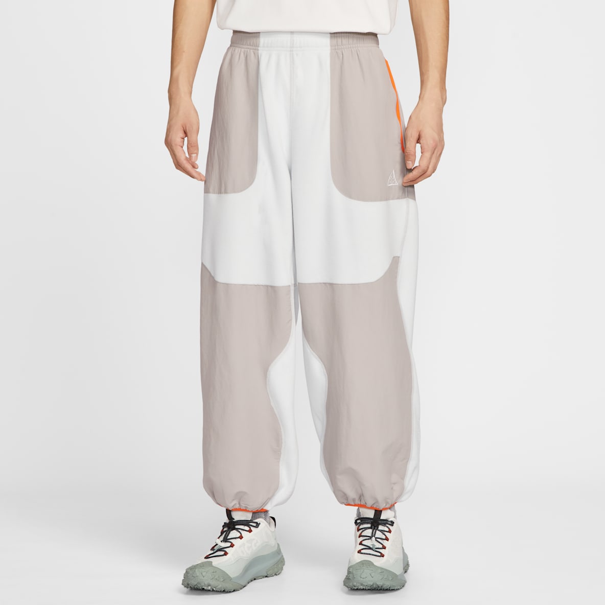 ナイキ ACG "Wolf Tree" プラス フリース パンツ