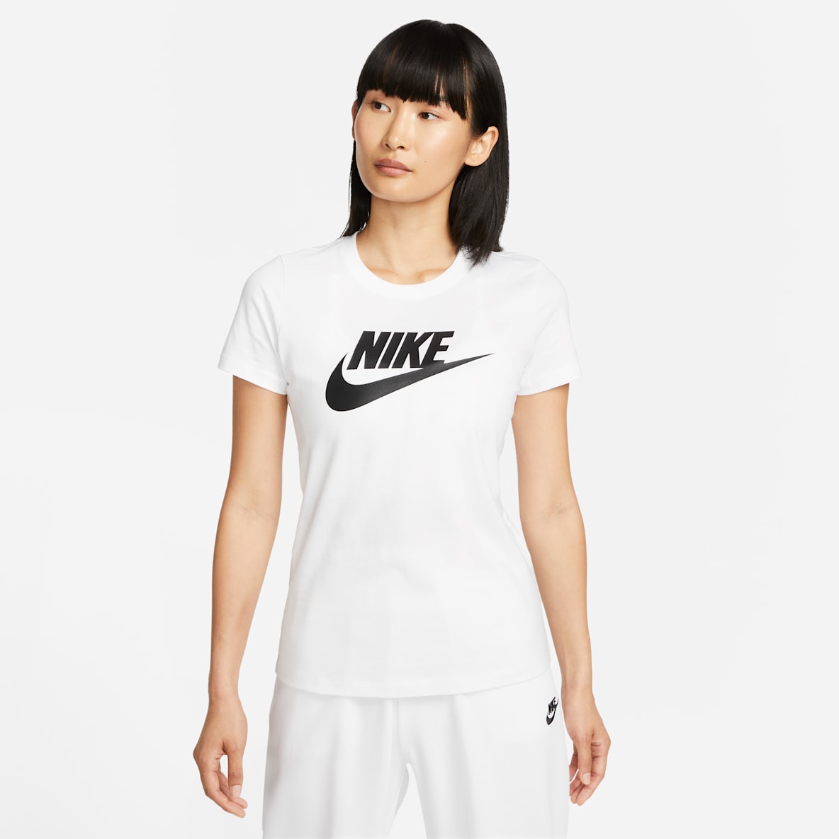 ナイキ スポーツウェア エッセンシャル ウィメンズ ロゴ Tシャツ