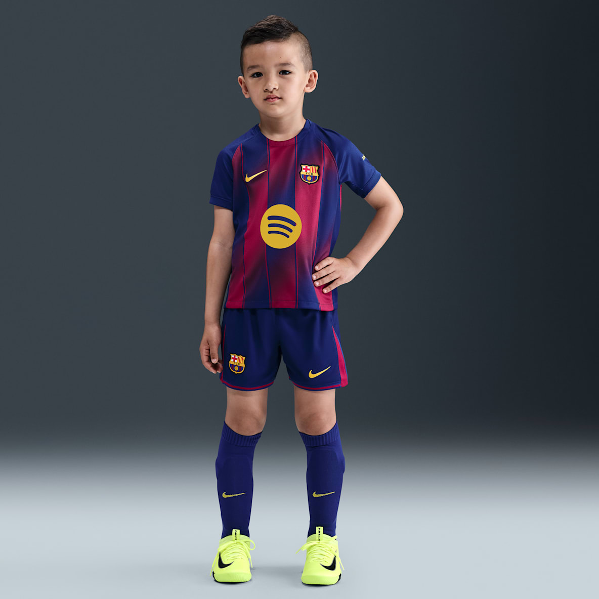 F.C. Barcelona 2025/26 Stadium Home F.C. Barcelona 2025/26 Stadium Home Younger Kids' Nike Football Replica 3-Piece Kit